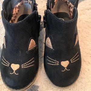 Toddler size 5 black cat shoes from cat and jack